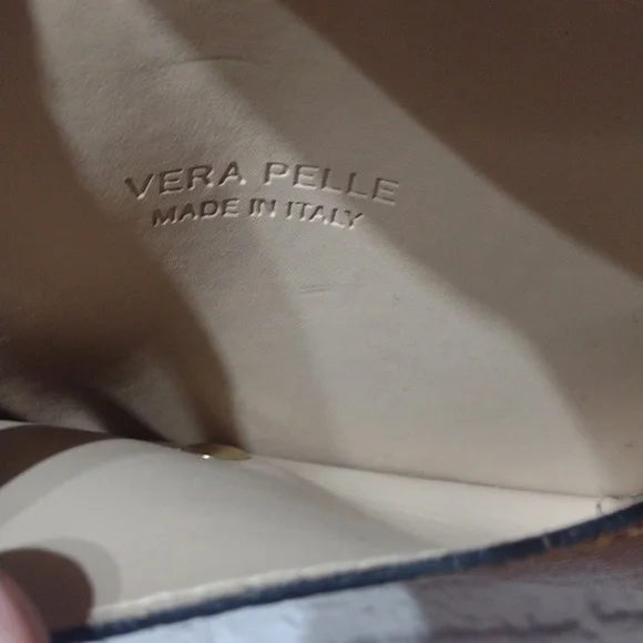 Vera Pelle Leather Crossbody Bag - Picture 9 of 16